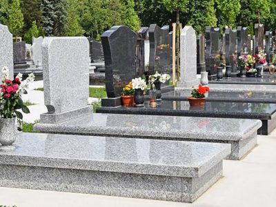 Jak znaleźć grób na cmentarzu w Krakowie
