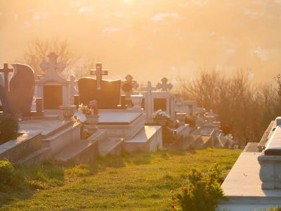 Jakie są najpiękniejsze cmentarze na świecie i dlaczego warto je odwiedzić?